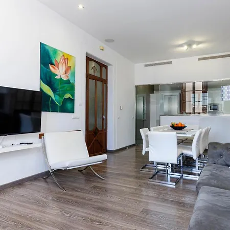 Yourhouse Bombarda For Groups Up To 10 Guests, Perfect For Cycling